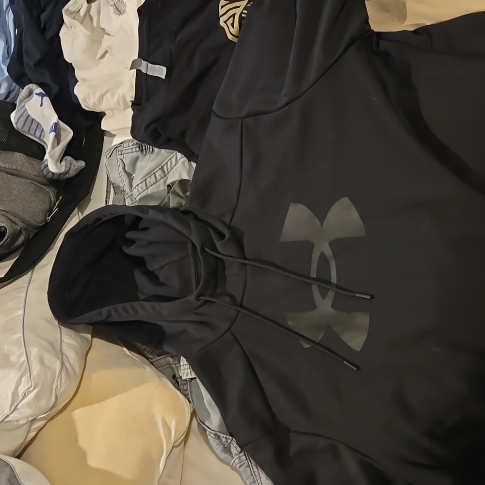 Under armour sweatshirt